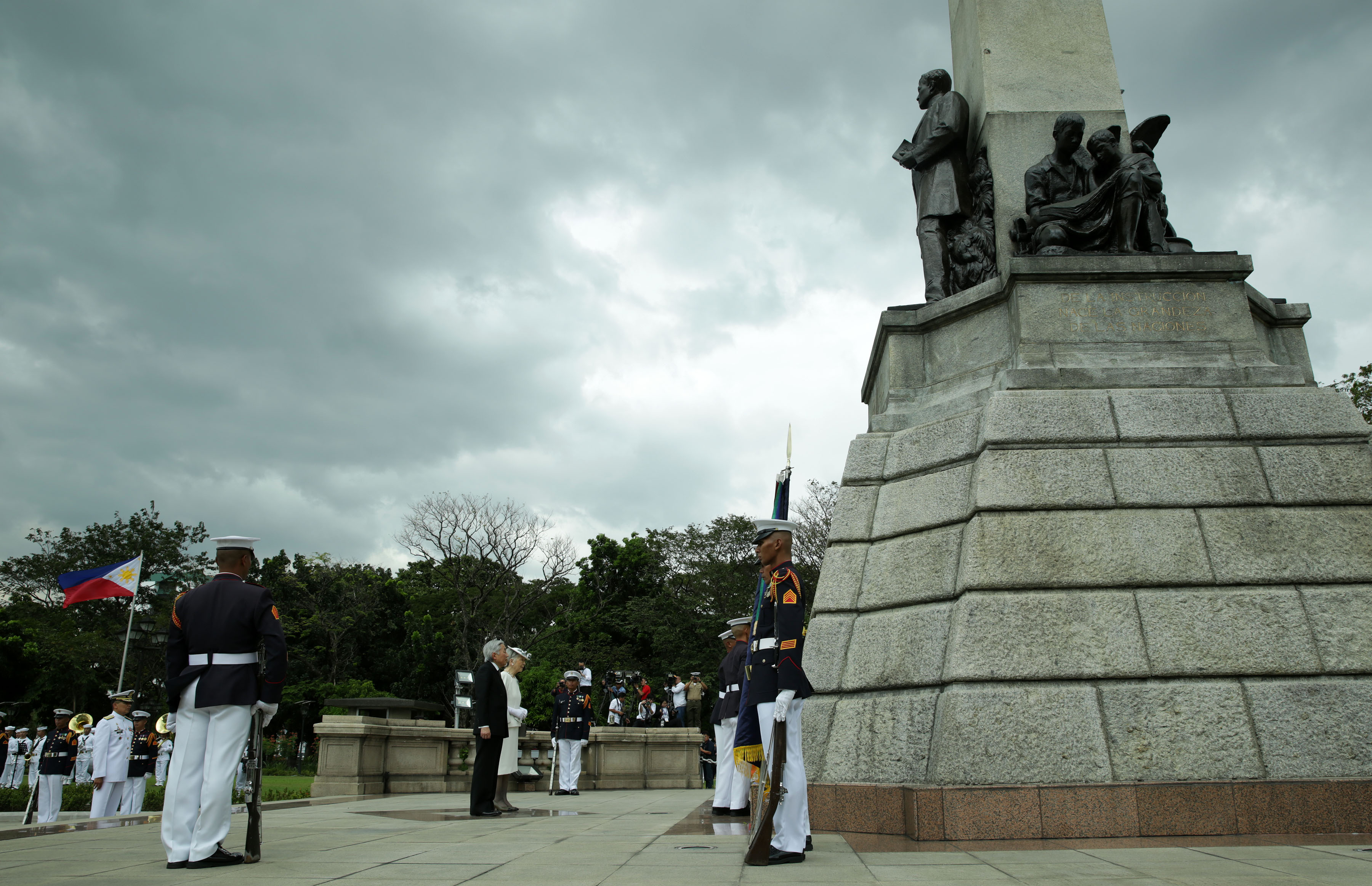 Emperor Akihito and his wife Empress Michiko of Japan lay a wreath at the monument of Dr. Jose P. Rizal in honor of the Philippine national hero, Wednesday, January 27, 2016.The Imperial Couple arrived in Manila on Tuesday for a five-day state visit marking the 60th anniversary of Philippine-Japanese diplomatic relations. (Photo by Benhur Arcayan/Malacañang Photo Bureau)